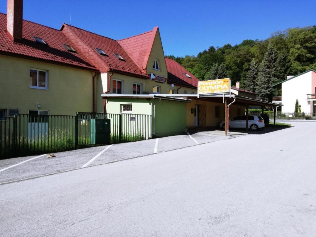 Penzion Olympia Banská Bystrica Exteriör bild